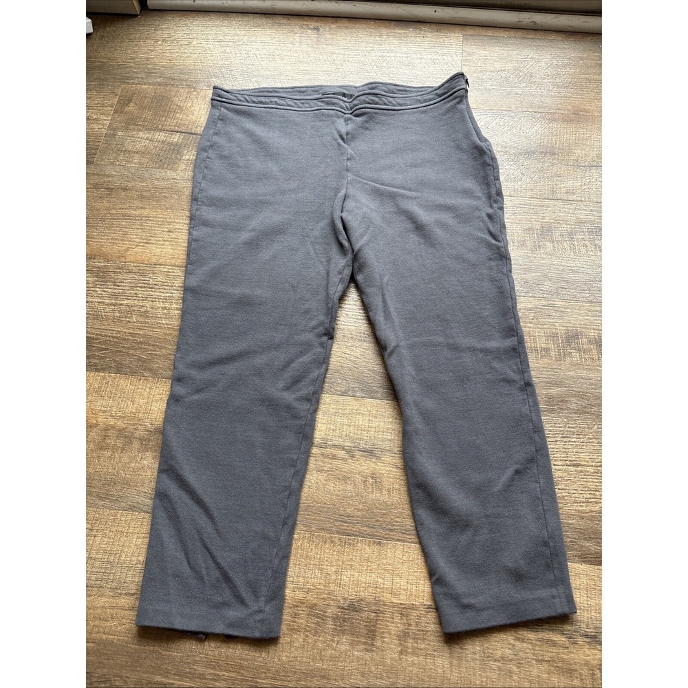 ST. JOHN Womens Size 14 Gray Knit Pants Cropped Capri Side Zip USA RARE 34x24